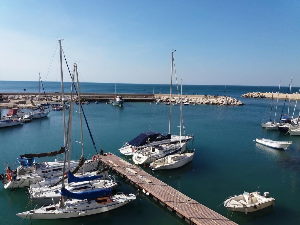 Il Da Vinci Casa Vacanze Giovinazzo Luaran gambar